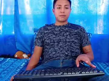 Dereeck14 Chaturbate stream image from April 18, 2025