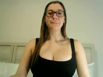 Longhairbeautyxoxo Chaturbate stream image from April 18, 2025