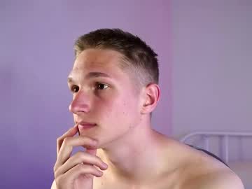 Dustyn_Fox Chaturbate stream image from April 18, 2025