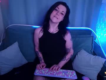 Queenakashaa Chaturbate stream image from April 18, 2025