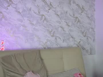 Roselinedior Chaturbate stream image from April 18, 2025