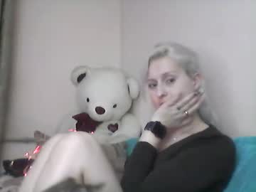 Kissyyy_Girl Chaturbate stream image from April 18, 2025