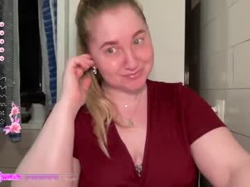 Ollydoll Chaturbate stream image from April 18, 2025