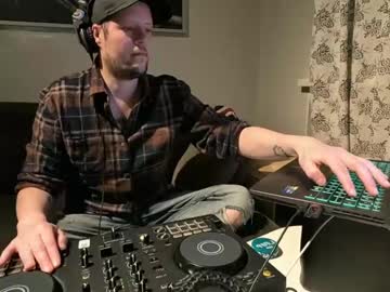 Peewpewlazer Chaturbate stream image from April 18, 2025