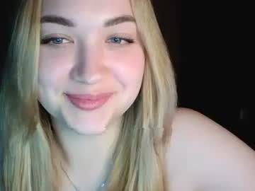 Adelinelunas Chaturbate stream image from April 18, 2025
