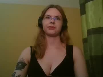 Aileenbest Chaturbate stream image from April 18, 2025