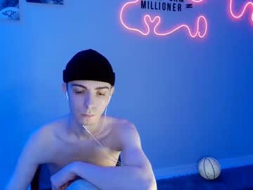 Enotikt Chaturbate stream image from April 18, 2025