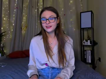 Kellycandys Chaturbate stream image from April 18, 2025