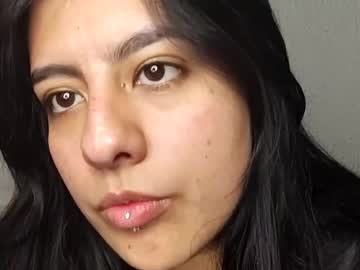 Danielleeegomez Chaturbate stream image from April 18, 2025