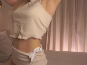 Loraalvey Chaturbate stream image from April 18, 2025