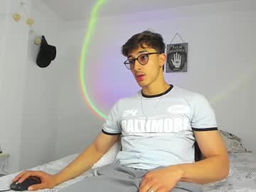 Latinreall Chaturbate stream image from April 18, 2025