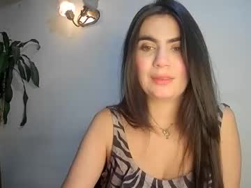 Silviecollins Chaturbate stream image from April 18, 2025