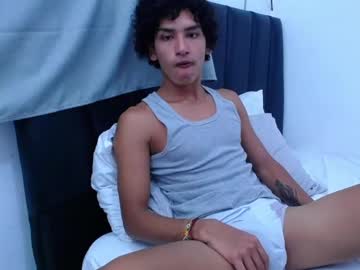 Tayronx33 Chaturbate stream image from April 18, 2025