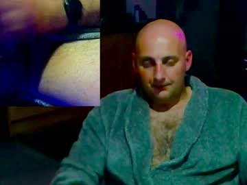 Twardyidlugi Chaturbate stream image from April 18, 2025