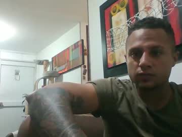 Aron_12345 Chaturbate stream image from April 19, 2025