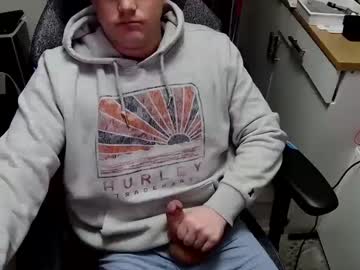 Shymidwestguy Chaturbate stream image from April 19, 2025
