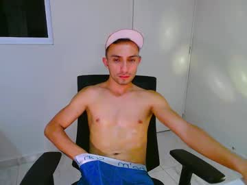 Dann_Ser Chaturbate stream image from April 19, 2025