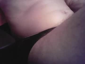 Islandforfun Chaturbate stream image from April 19, 2025