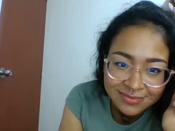 Honeybluee Chaturbate stream image from April 19, 2025