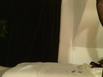 Auramazed Chaturbate stream image from April 19, 2025