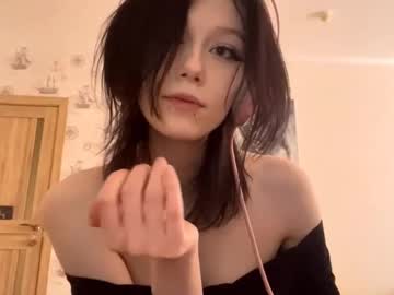 Linettehamling Chaturbate stream image from April 19, 2025