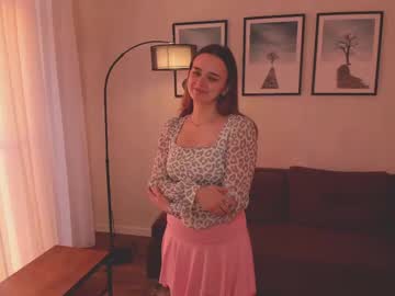 Loracrockett Chaturbate stream image from April 19, 2025