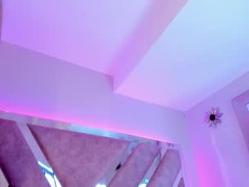 Paulinaduarte_ Chaturbate stream image from April 19, 2025