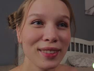 Lia_Flores Chaturbate stream image from April 19, 2025