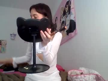 Harperluxxee Chaturbate stream image from April 19, 2025