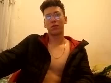 Akilesbailo Chaturbate stream image from April 20, 2025