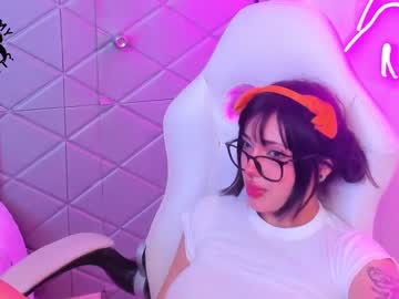 Dogirlywoof Chaturbate stream image from April 20, 2025