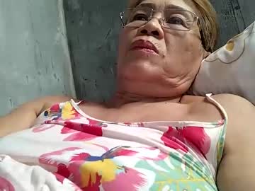 Lolamommie Chaturbate stream image from April 20, 2025