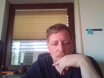 Blonde32m Chaturbate stream image from April 20, 2025