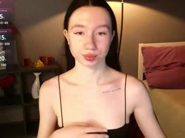 Elowstar Chaturbate stream image from April 20, 2025