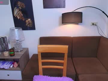 Prettyhugelatinax44 Chaturbate stream image from April 20, 2025
