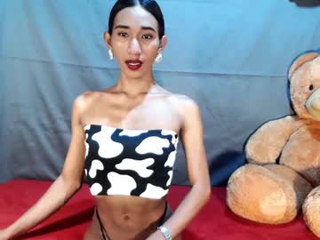 Laradior Chaturbate stream image from April 20, 2025
