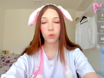 Lunalovees Chaturbate stream image from April 20, 2025