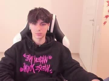 Stralght_Twinks Chaturbate stream image from April 20, 2025