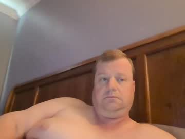 Cmachen Chaturbate stream image from April 20, 2025
