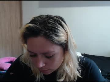 Hot_Mommymia Chaturbate stream image from April 20, 2025