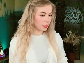 Adelloys Chaturbate stream image from April 20, 2025