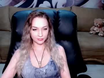 Lovellymalina Chaturbate stream image from April 20, 2025