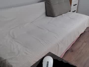 Increible_Della Chaturbate stream image from April 20, 2025