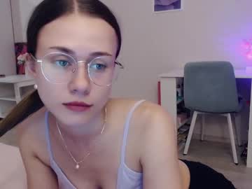 Eliscuteblonde Chaturbate stream image from April 20, 2025