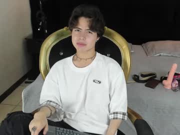Collinstone Chaturbate stream image from April 20, 2025