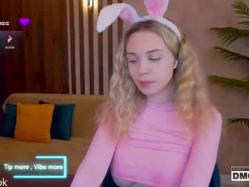 Holl1would Chaturbate stream image from April 20, 2025