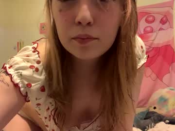 Kittyme0ws Chaturbate stream image from April 20, 2025