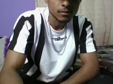 Sexyleon69 Chaturbate stream image from April 20, 2025