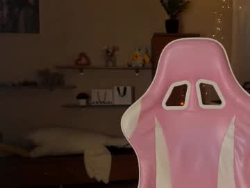 Adellqueen Chaturbate stream image from April 20, 2025