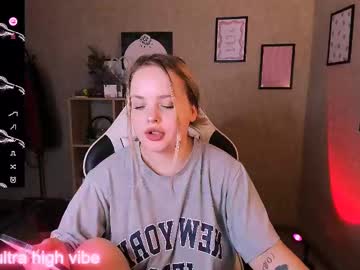 Marcelinepeach Chaturbate stream image from April 20, 2025